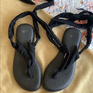 Saunuk tie up sandals